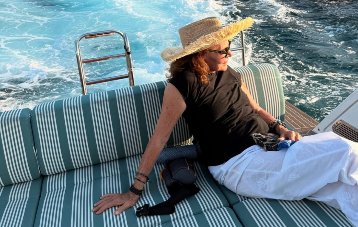 Diane von Fürstenberg: Διακοπές στην Ελλάδα με Μάθιου ΜακΚόναχι και Γούντι Χάρελσον