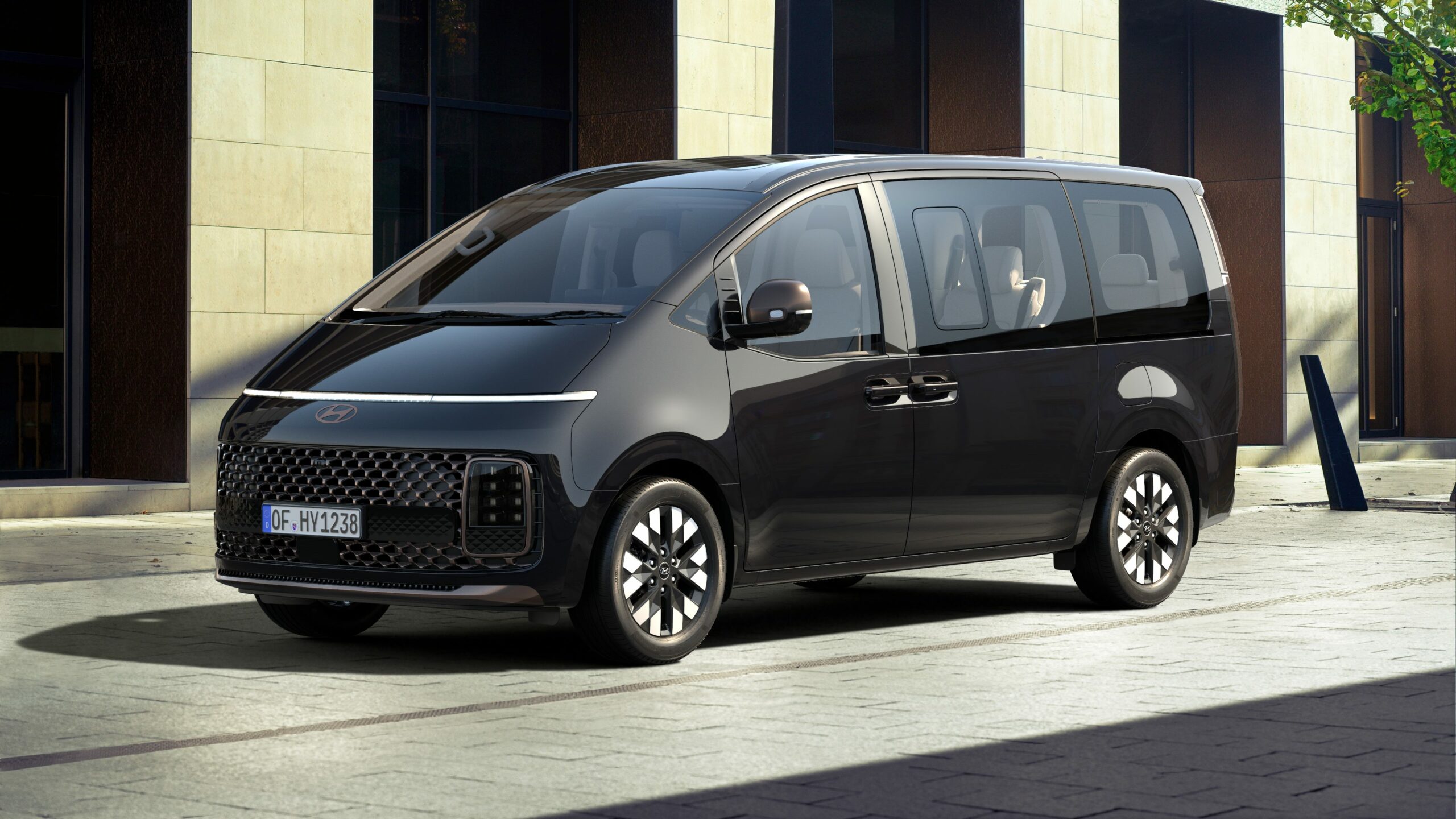 Hyundai STARIA (2) L