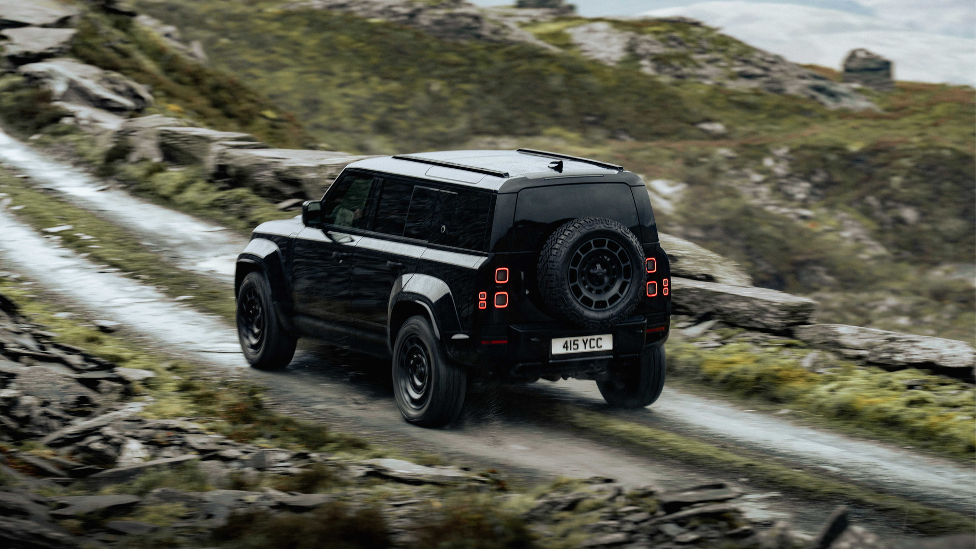 Land Rover Defender Octa Black (5)