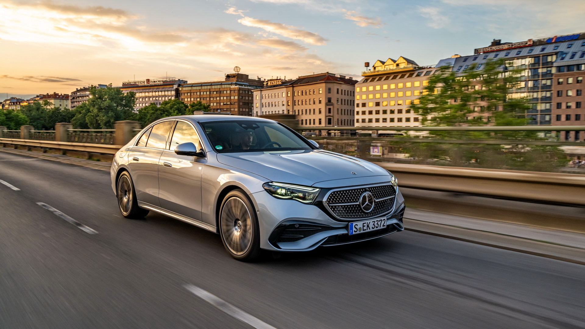 MERCEDES-BENZ E-CLASS