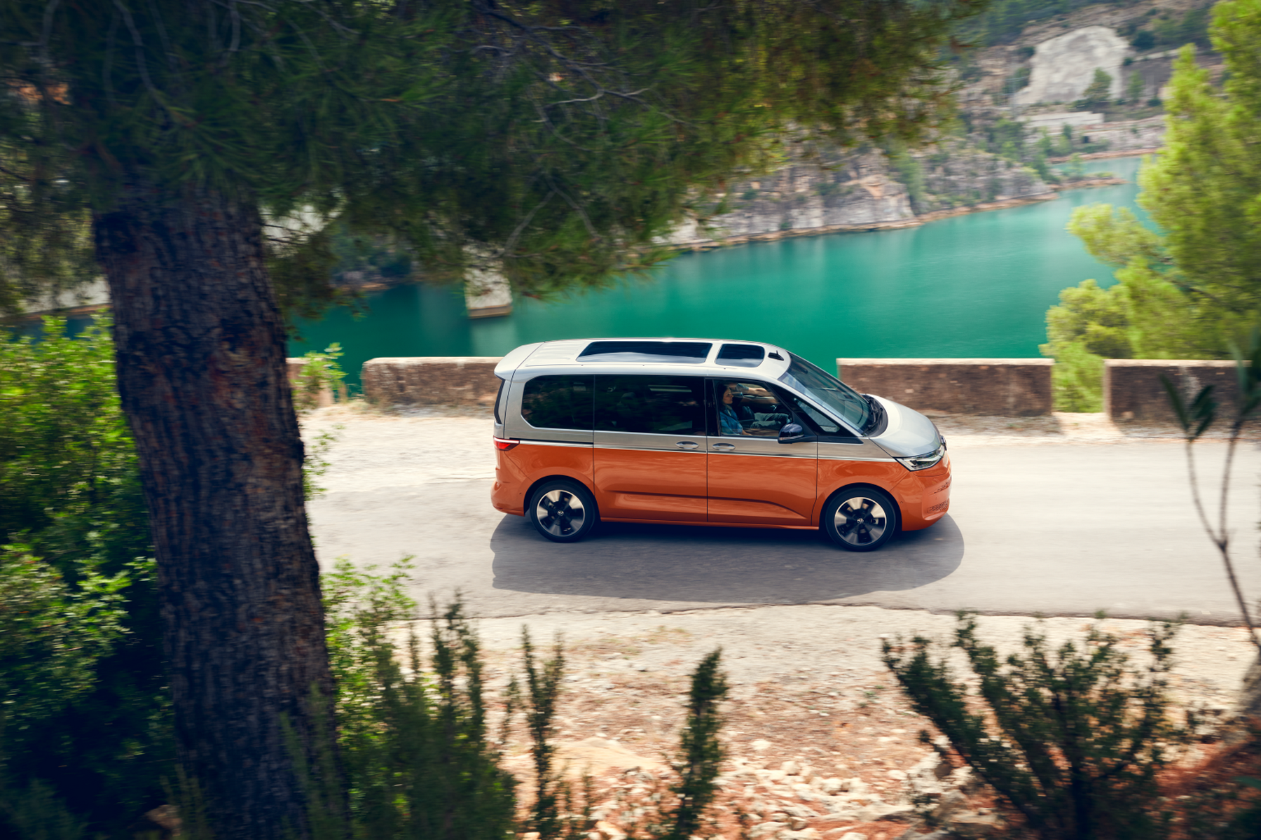 Volkswagen Multivan California PHEV 4Motion (2)