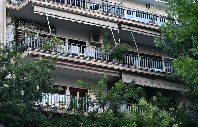 Φωτιά στο διαμέρισμα του Πέτρου Φιλιππίδη: «Ίσως υπάρχει εμπρησμός – Από θαύμα ζει»