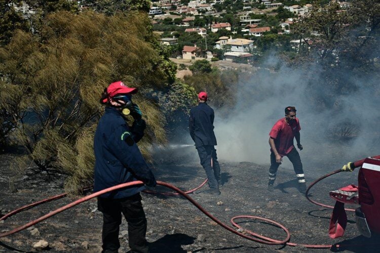 Μεγάλη φωτιά στο Κορωπί: Ήχησε το 112, εκκενώνονται τρεις οικισμοί – Δείτε βίντεο