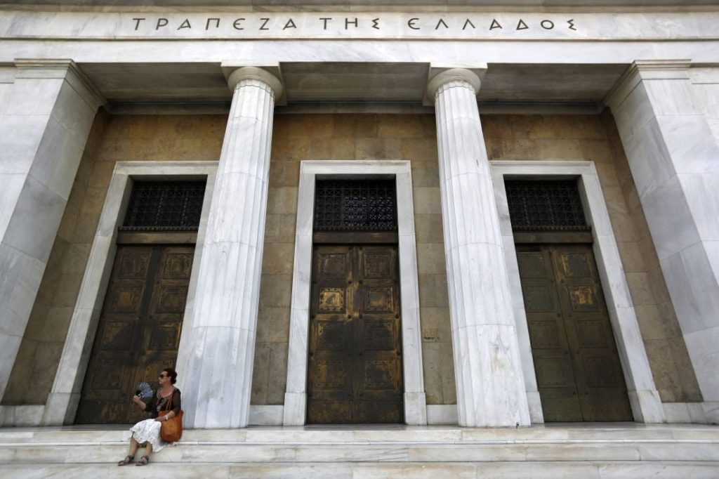 Μειώθηκαν τα επιτόκια καταθέσεων και χορηγήσεων τον Μάιο