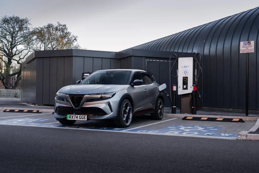 Alfa Romeo Junior EV: Έκπτωση και δωρεάν φορτιστής με νέες προσφορές - Cars Electric