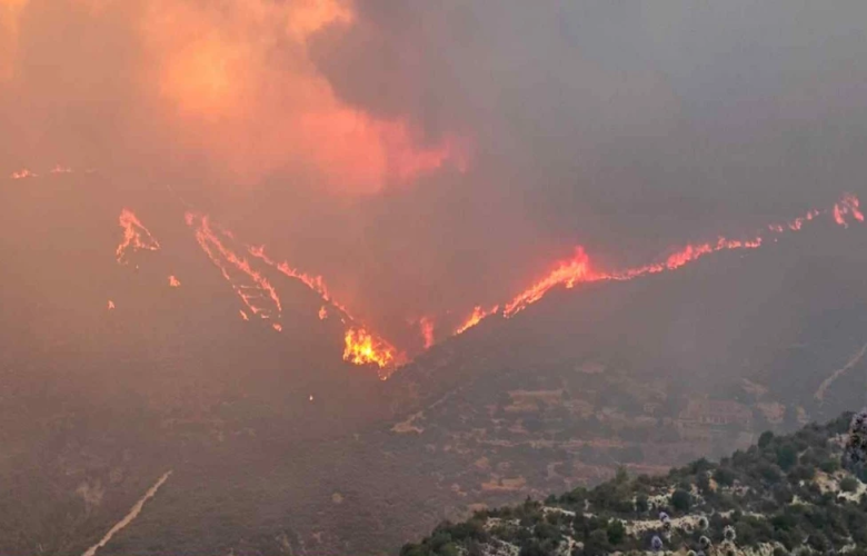 Πύρινη κόλαση στην Κύπρο: Δύο νεκροί, κάηκαν δεκάδες σπίτια – Εκκενώθηκαν τουλάχιστον τέσσερα χωριά