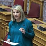 Συνελήφθη δημοσιογράφος που φέρεται να εκβίαζε την υφυπουργό, Ζέττα Μακρή