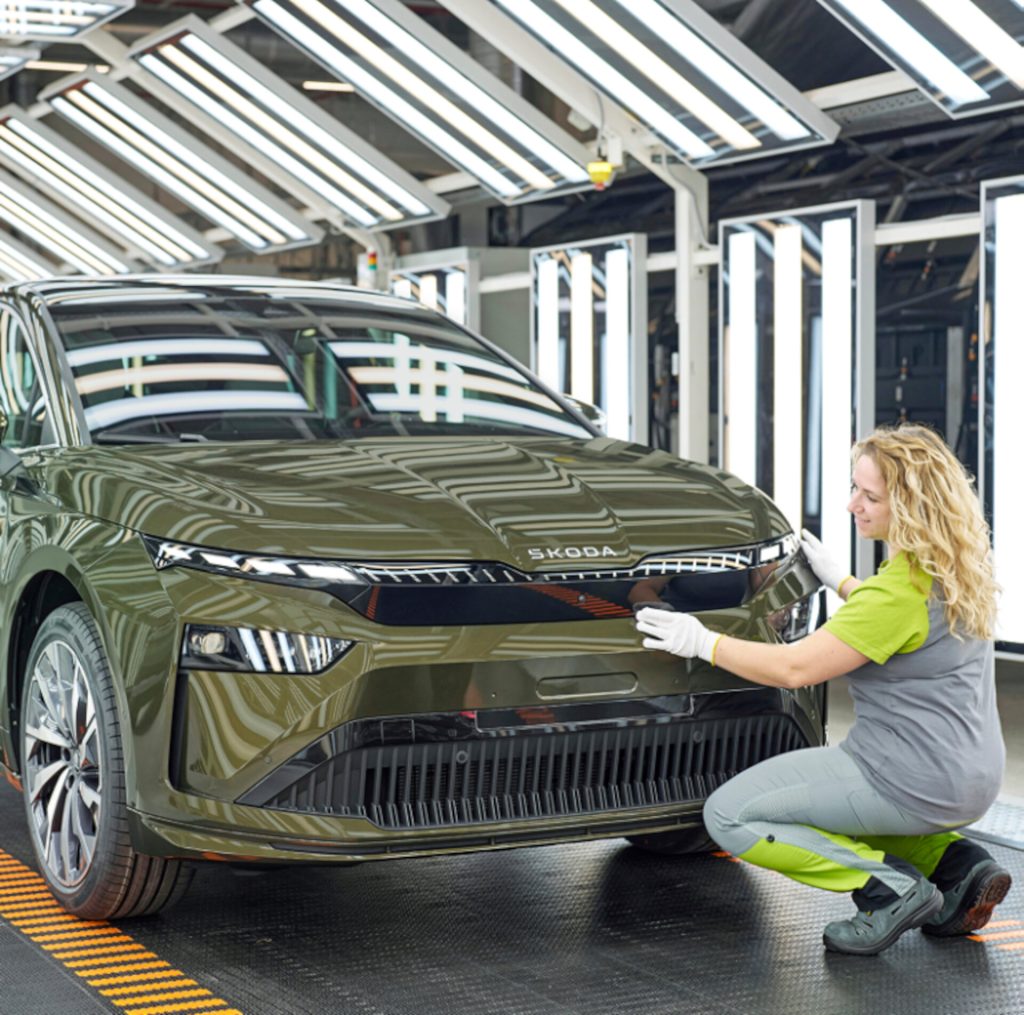 skoda paint shop factory (2)