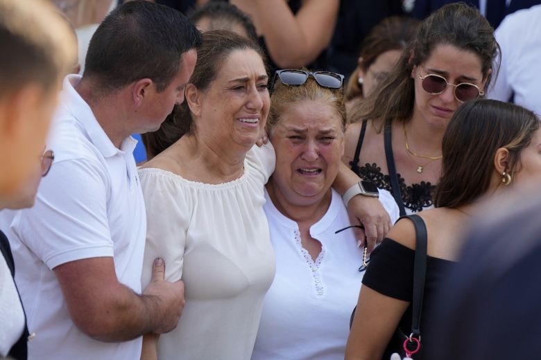 Θλίψη και κλάματα στην κηδεία του Ντιόγκο Ζότα και του αδερφού του