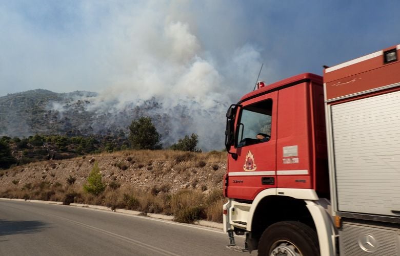 Ξέσπασε φωτιά στα Δερβενοχώρια Βοιωτίας