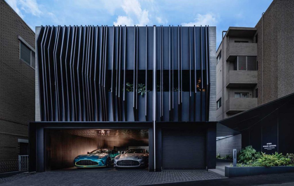 Η Aston Martin κατασκεύασε ένα… υπερπολυτελές σπίτι και μία πρωτότυπη γκαλερί