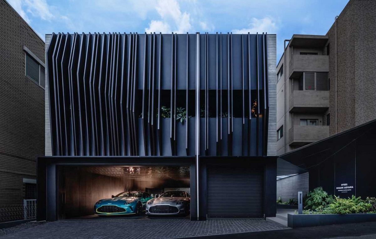 Η Aston Martin κατασκεύασε ένα… υπερπολυτελές σπίτι και μία πρωτότυπη γκαλερί