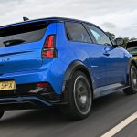 Η μεγάλη αναμέτρηση των ηλεκτρικών hot hatch - Alpine A290 vs MINI JCW!