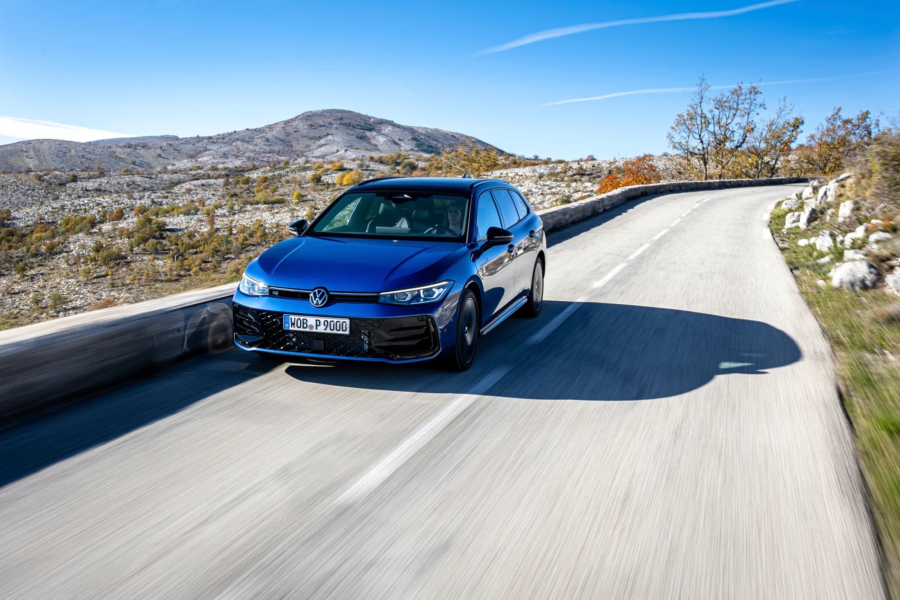 Το Volkswagen Passat δείχνει στα SUV των ΗΠΑ «πώς γίνεται η δουλειά»