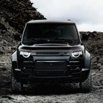 Αυτό το Land Rover μισεί το χρώμα και βγαίνει μόνο σε total black