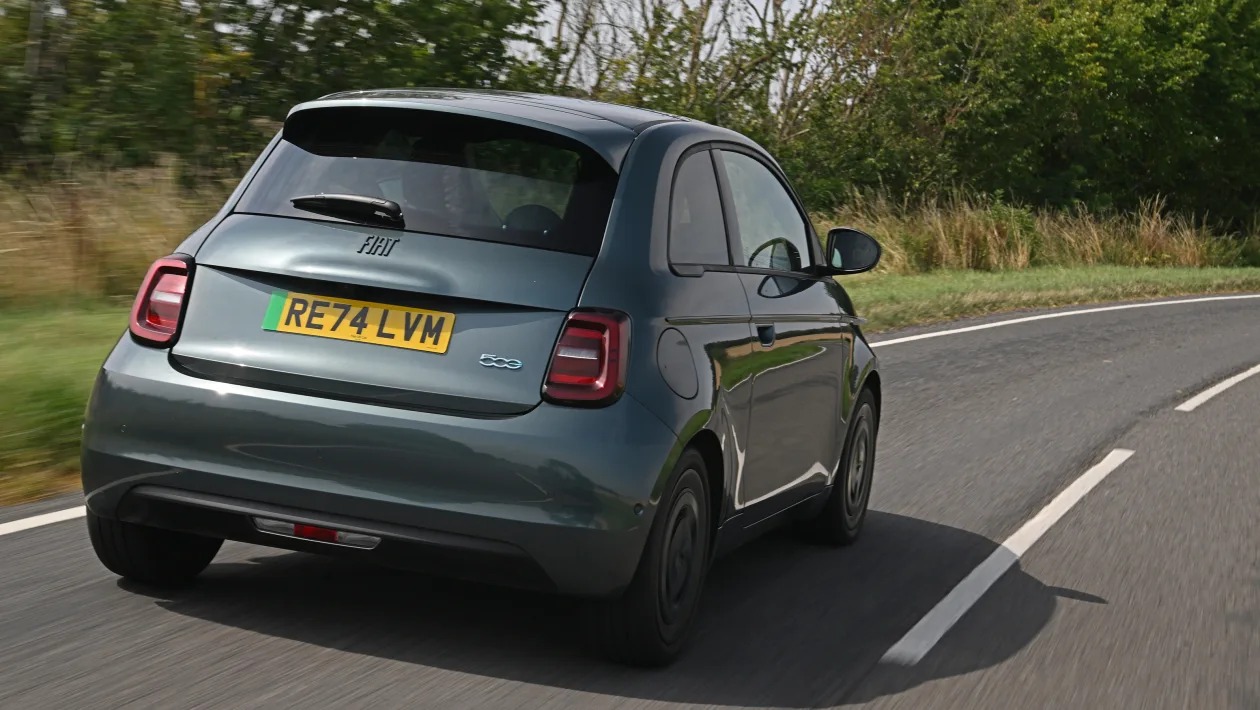 Η πιο στυλάτη παγίδα της Fiat – Γιατί το 500e Armani είναι απλώς μάρκετινγκ με ρόδες