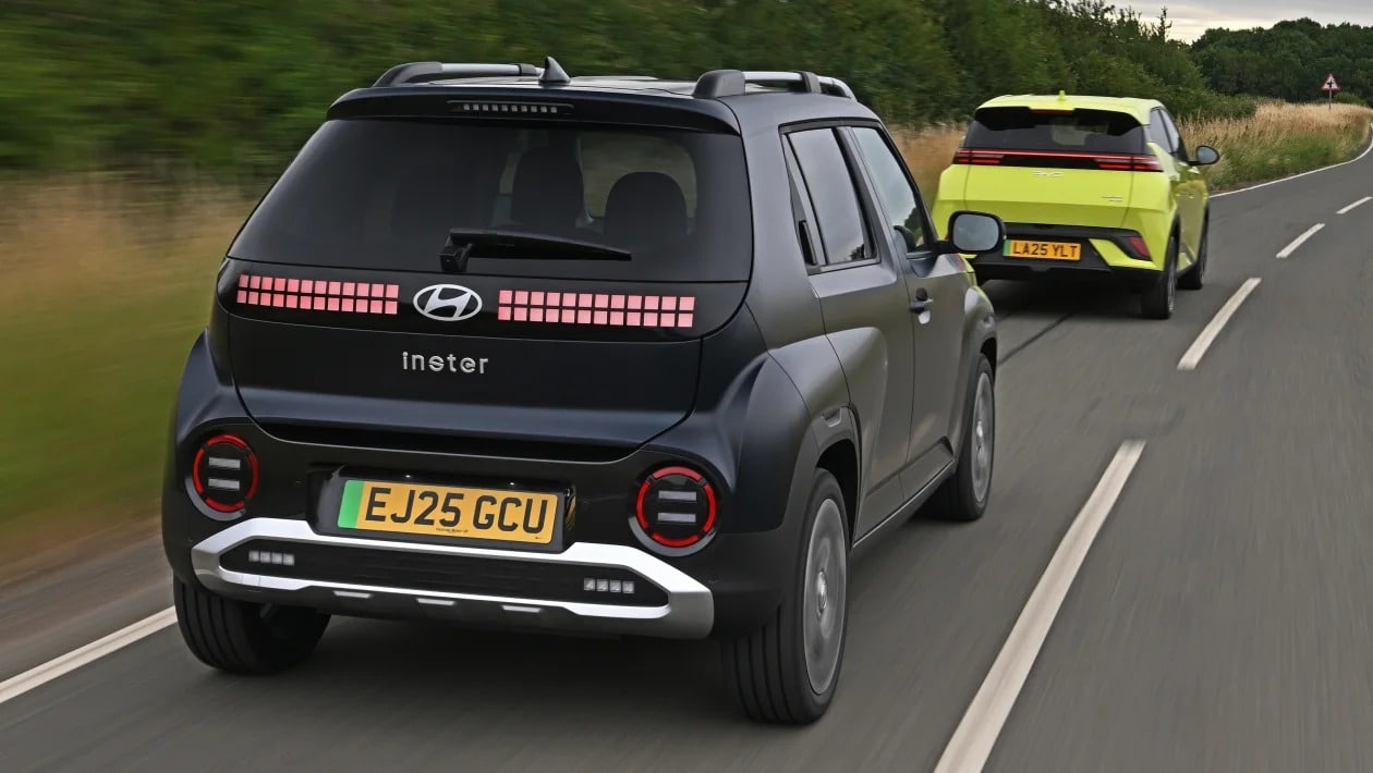 Hyundai Inster vs BYD Dolphin Surf: Ποιο μικρό ηλεκτρικό παίρνει το στέμμα;