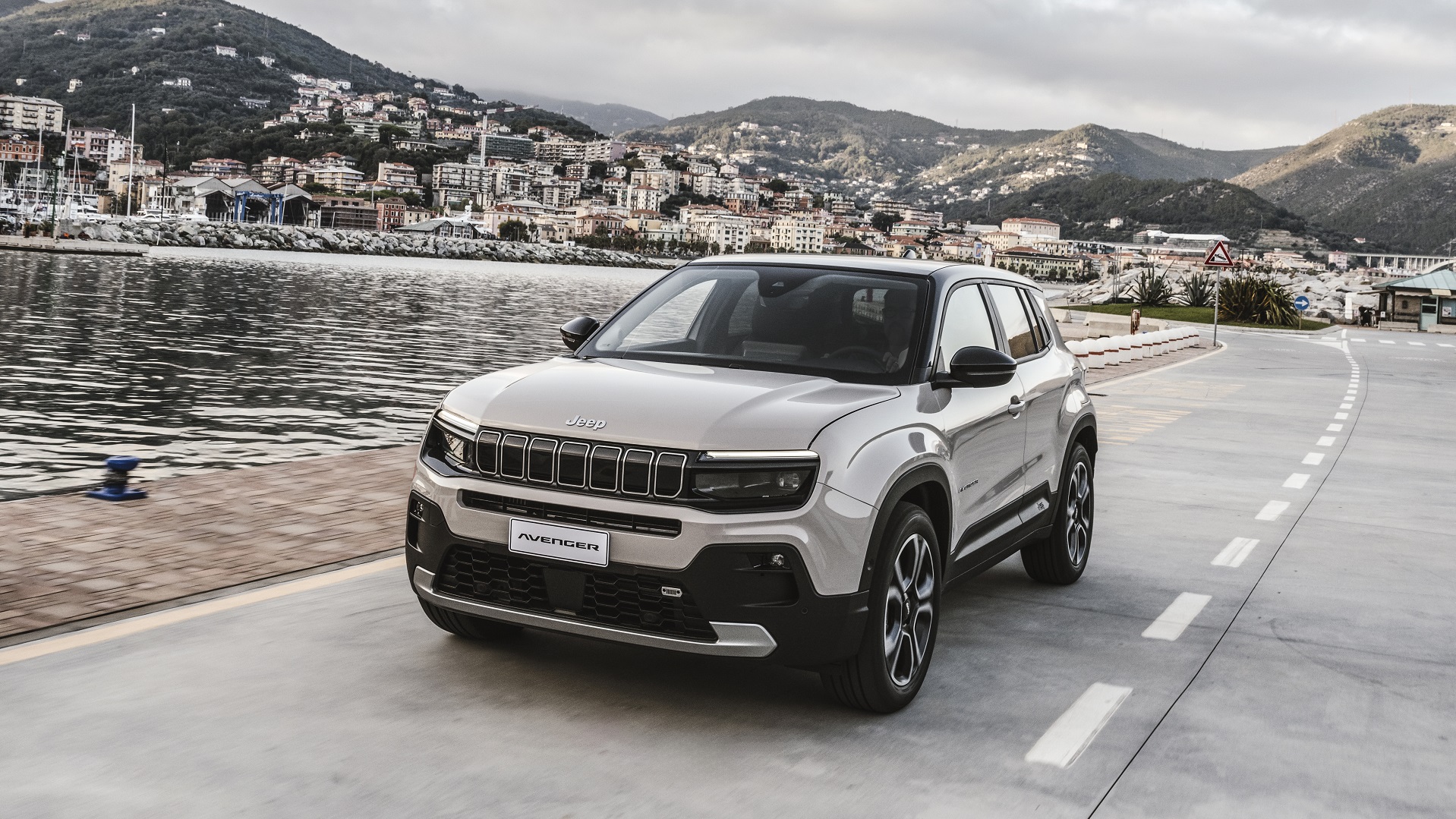 Jeep Avenger 1.2 e Hybrid 2024 tesst (18)