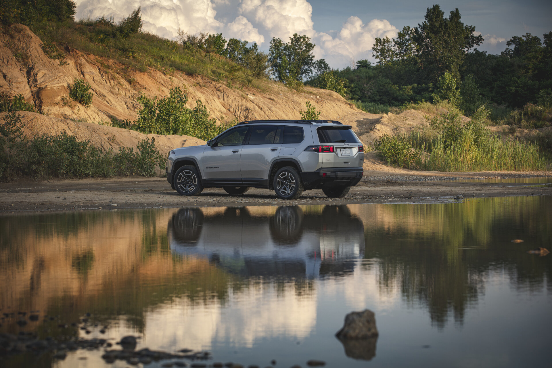 A front view of the 2026 Jeep® Cherokee Overland, parked A front view of the 2026 Jeep® Cherokee Overland, parked