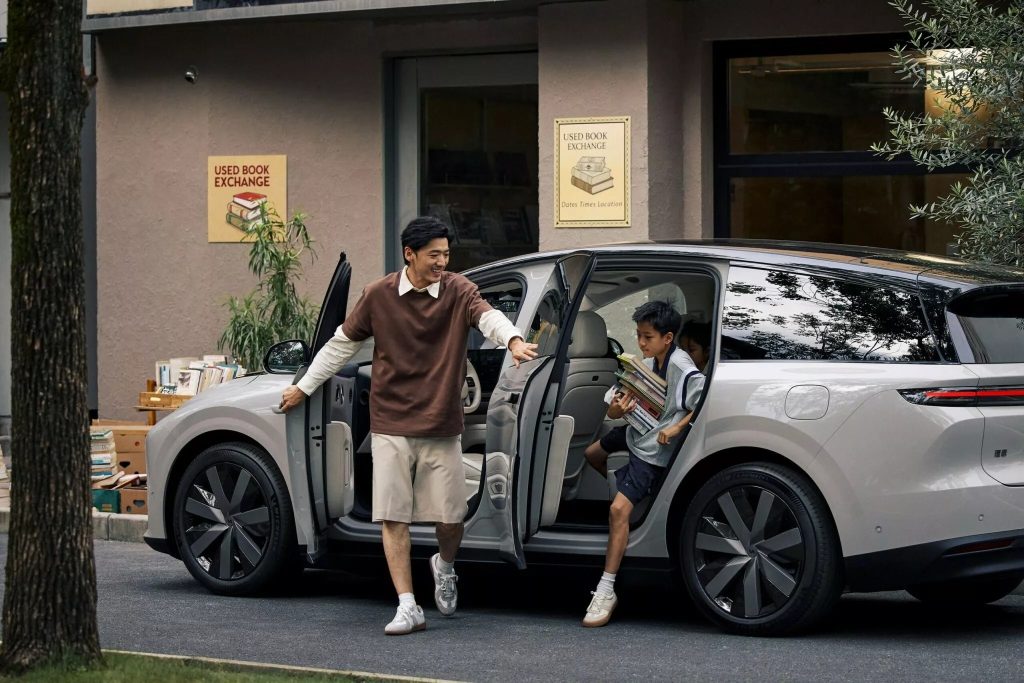 Η Κίνα αντεπιτίθεται με το Li Auto i8 – Δυνατότερο, φθηνότερο και πιο έξυπνο