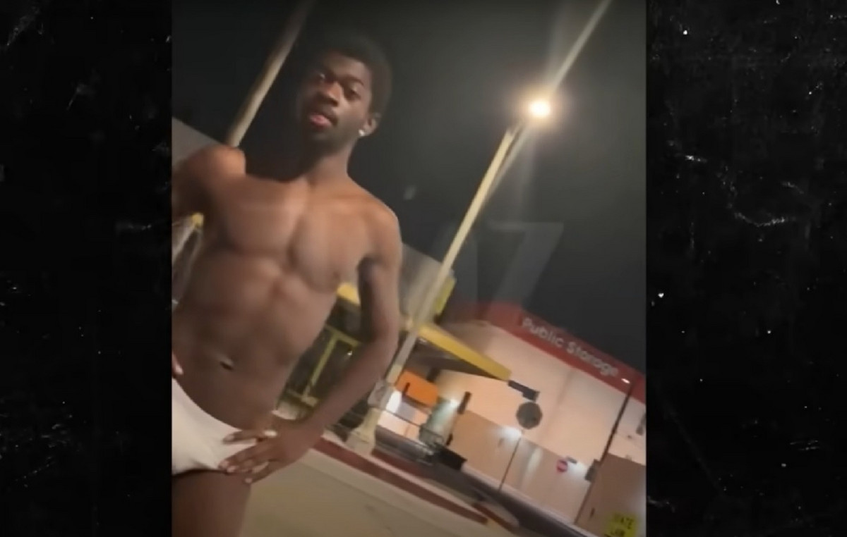 Σάλος με τον Lil Nas X: Σχεδόν γυμνός στους δρόμους του Λος Άντζελες, γρονθοκόπησε αστυνομικό και συνελήφθη