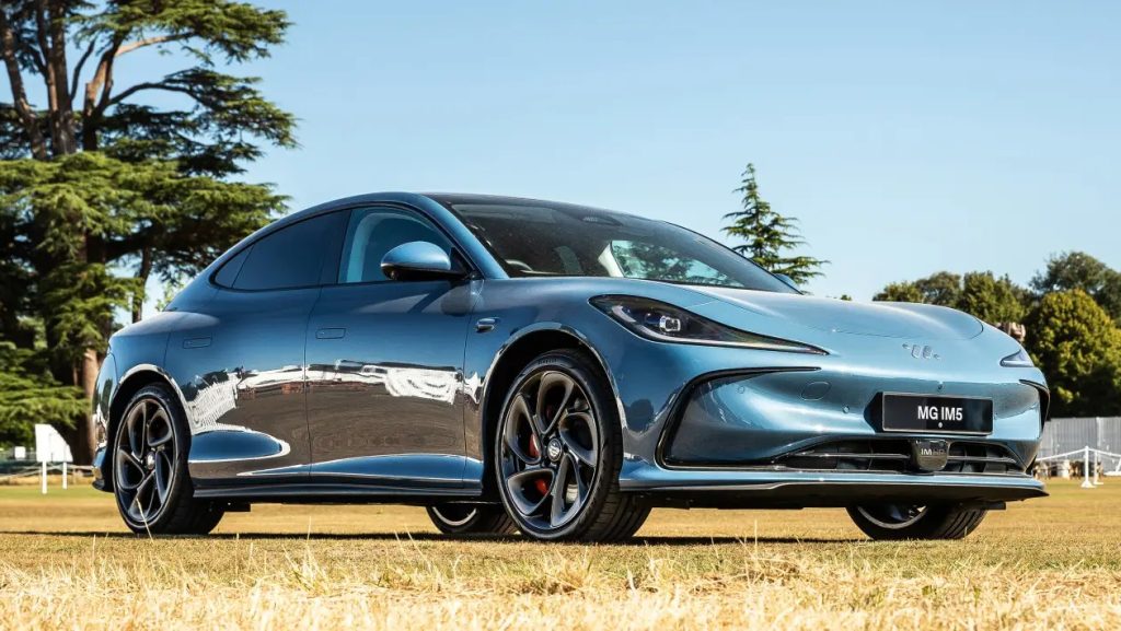 Ξεπερνάει την Tesla; Το νέο ηλεκτρικό MG IM5 σκοράρει με τεχνολογία, επιδόσεις και τιμή!