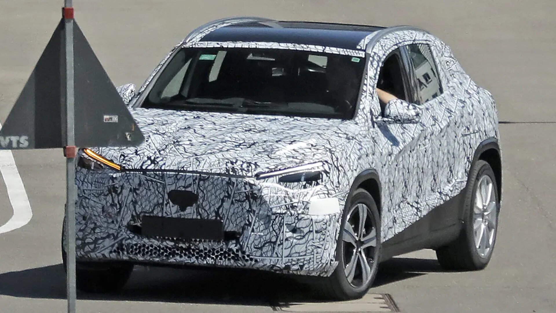 Mercedes Benz GLA spy shots 2025 (1)