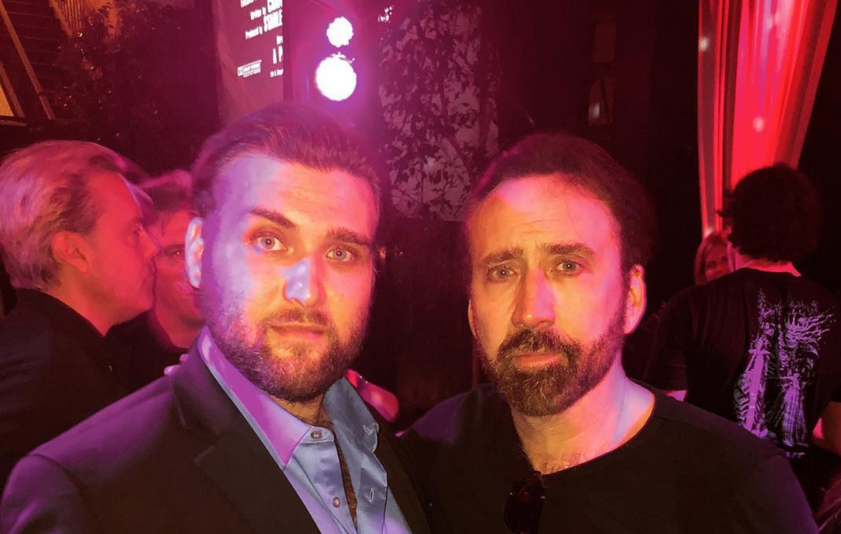 «Είμαι στόχος πολλών παρεξηγήσεων», λέει ο γιος του Νίκολας Κέιτζ ένα χρόνο μετά την επίθεση στη μητέρα του