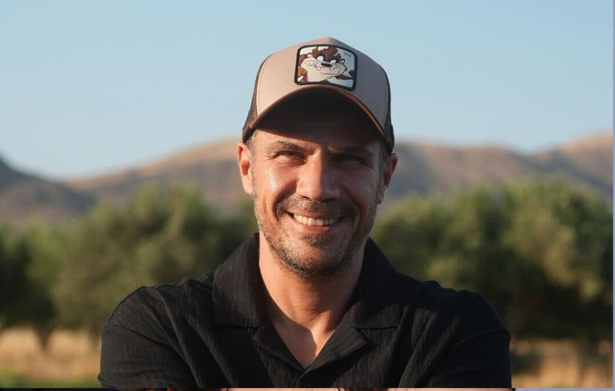 Άκης Πετρετζίκης: Η αντίδρασή του όταν είδε αγοράκι να παίζει με την κόρη του στην παραλία – Το βίντεο που ανέβασε στο TikTok