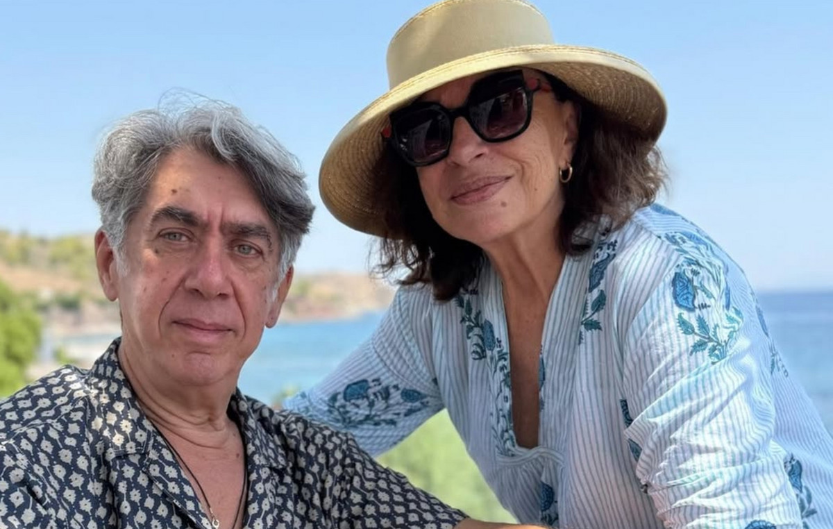 «Το καλοκαίρι χωρίς φίλους δεν λέει» – Η Χάρις Αλεξίου κάνει διακοπές με τον Κώστα Μπερικόπουλο