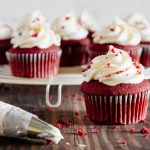 Πώς να κάνετε στο σπίτι cupcakes red velvet