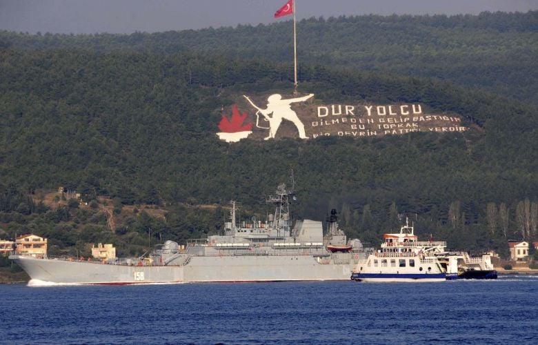 Μεγάλη δασική φωτιά στα Δαρδανέλλια – Διεκόπη η ναυσιπλοΐα στα Στενά