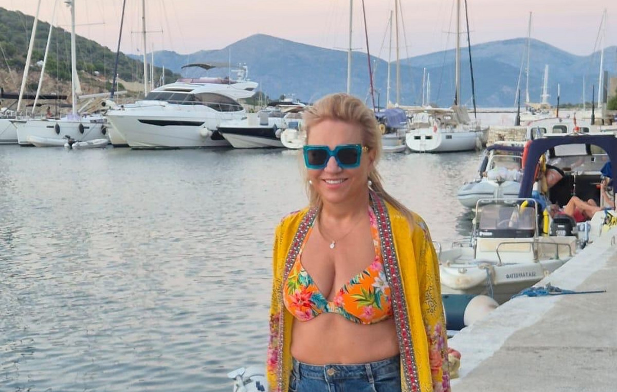 H ανανεωμένη Δέσποινα Μοιραράκη απολαμβάνει τις διακοπές της – Δείτε τις φωτογραφίες της με μαγιό