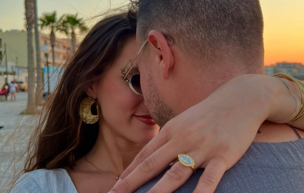 H Evangelia με μονόπετρο – Δέχτηκε πρόταση γάμου από τον αγαπημένο της  