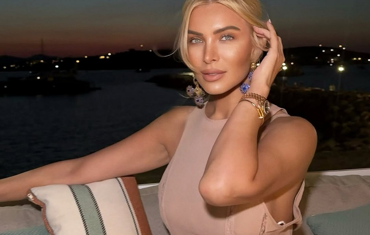 «Πιο ήρεμη και πιο ασφαλής από ποτέ» νιώθει η Κατερίνα Καινούργιου στην Πάρο