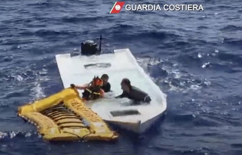 Πλεούμενο που μετέφερε μετανάστες ανετράπη στ’ ανοικτά της Λαμπεντούζα – Τουλάχιστον 20 νεκροί