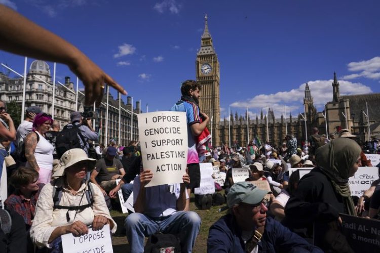 Εκατοντάδες υποστηρικτές της οργάνωσης Palestine Action συνελήφθησαν στο Λονδίνο, λόγω συμμετοχής σε «τρομοκρατική οργάνωση»