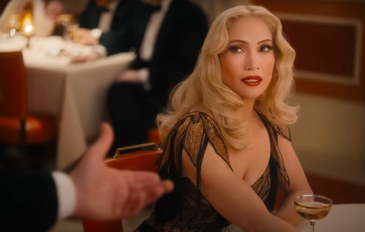 «Στην αρχή νόμιζα ότι ήταν η Μαντόνα» – Η Τζένιφερ Λόπεζ έγινε κατάξανθη για τη νέα της ταινία