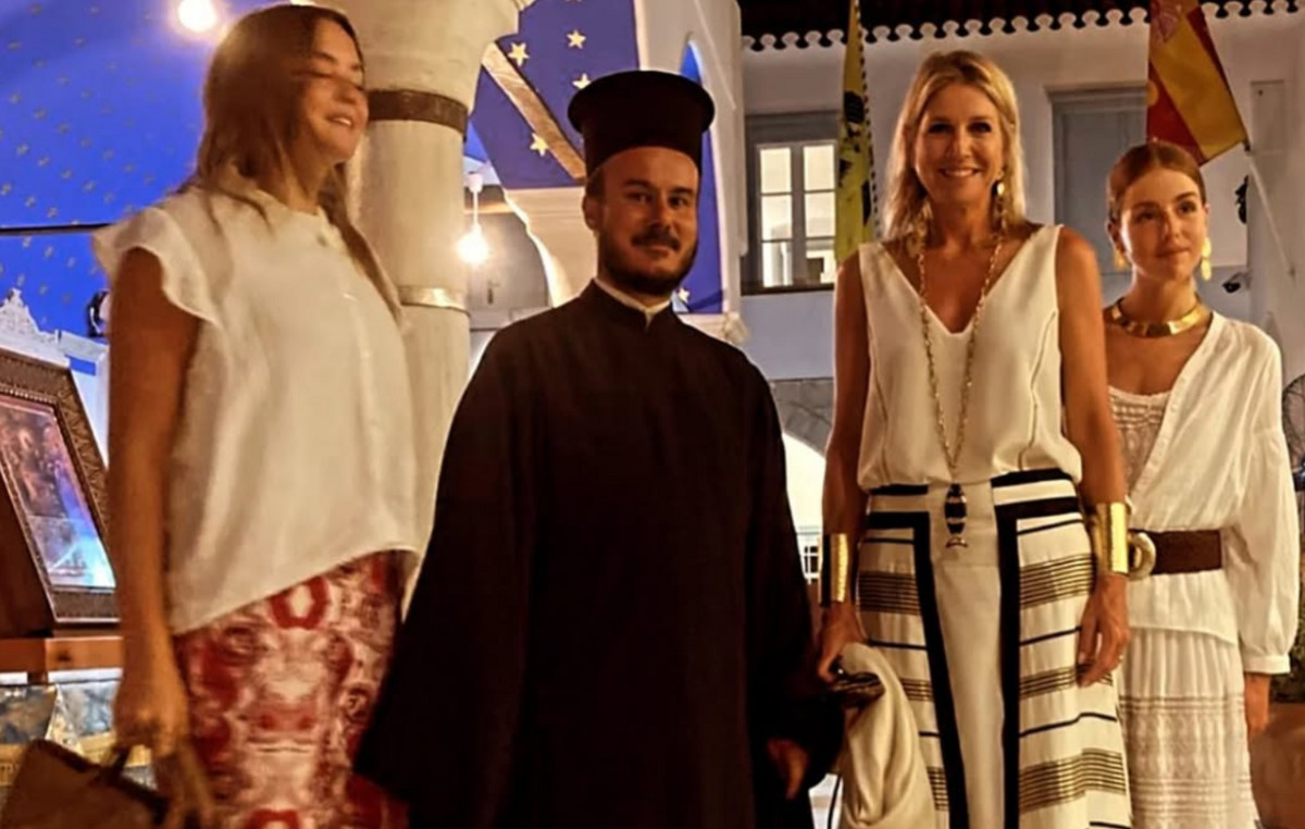 Βασίλισσα Μάξιμα: Γιόρτασε τον Δεκαπενταύγουστο σε εκκλησία σε ελληνικό νησί