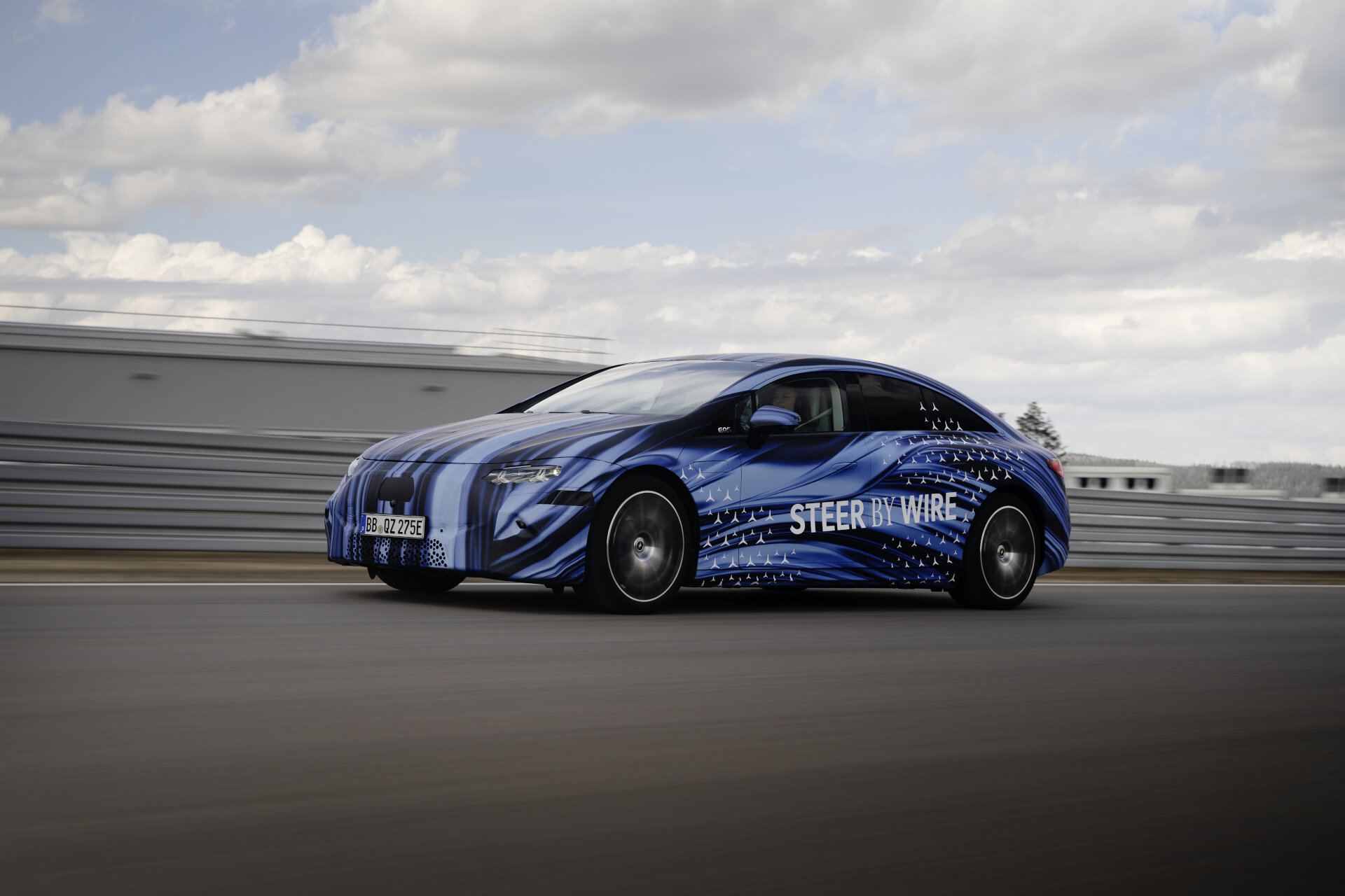 Steer by Wire wird Realität bei Mercedes Benz: völlig neuartiges Lenkgefühl kombiniert mit maximaler Sicherheit Steer by wire becomes reality at Mercedes Benz: a completely new steering experience combined with maximum safety