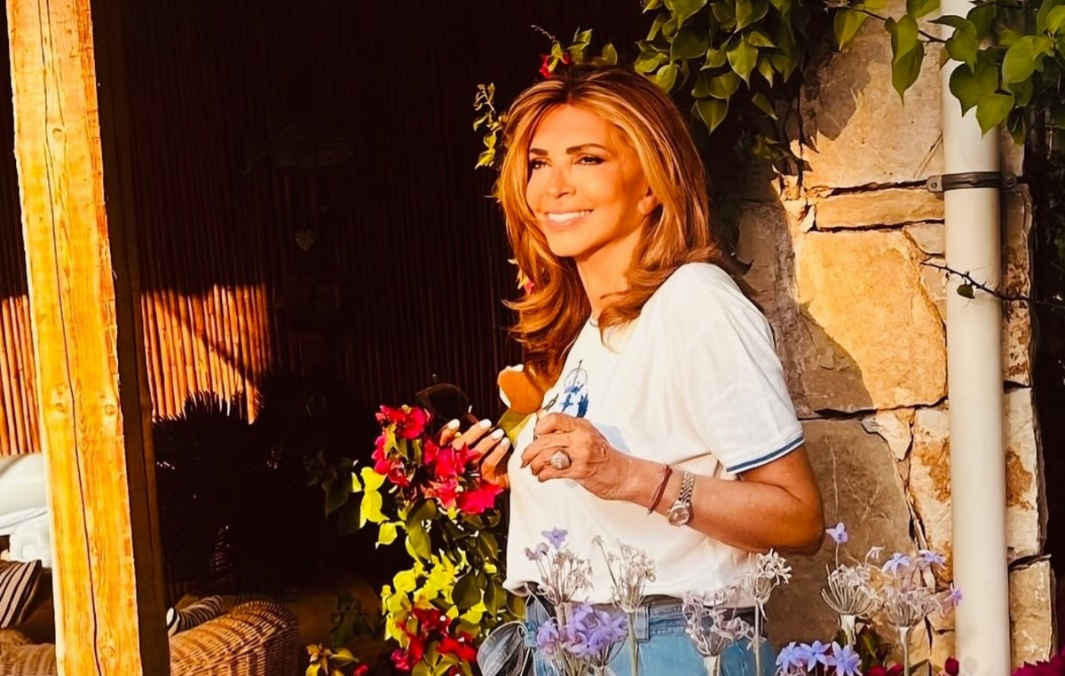 Η Μιμή Ντενίση ποζάρει με το μπικίνι της – Η φωτογραφία από τις διακοπές της