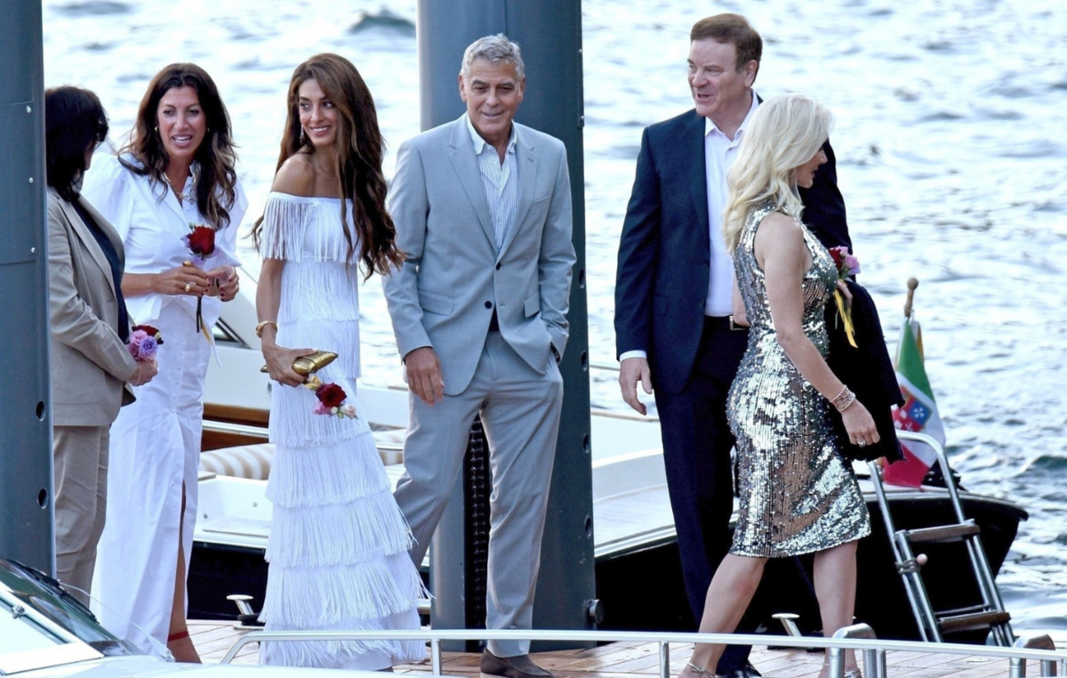 Αμάλ και Τζορτζ Κλούνεϊ: Μια βραδιά χλιδής στη λίμνη Κόμο – Η εντυπωσιακή τουαλέτα και το exclusive δείπνο σε σκάφος