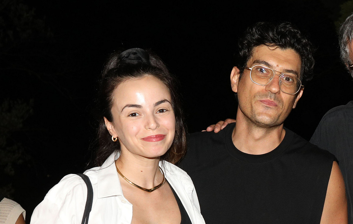 Αργύρης Πανταζάρας: Φωτογράφησε γυμνή τη σύζυγό του, Σίσσυ Τουμάση, με φόντο τα βράχια