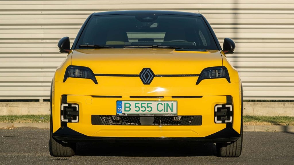 Renault 5 E-Tech: Οδηγώντας το ηλεκτρικό μικρό που «παντρεύει» ρετρό στυλ με σύγχρονη τεχνολογία