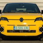 Renault 5 E-Tech: Οδηγώντας το ηλεκτρικό μικρό που «παντρεύει» ρετρό στυλ με σύγχρονη τεχνολογία