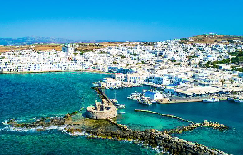 Πάνω από 400 παραβάσεις σε δημοφιλείς τουριστικούς προορισμούς εντόπισαν οι ελεγκτές της ΑΑΔΕ