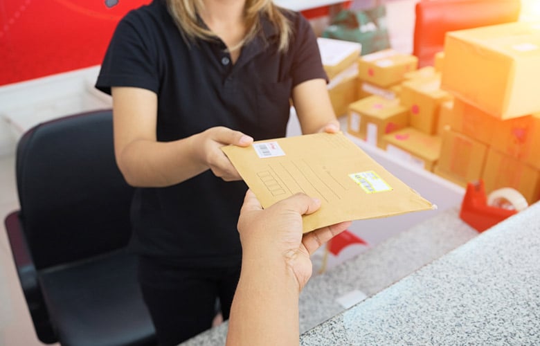 Ευρωπαϊκά ταχυδρομεία περιορίζουν τις αποστολές δεμάτων στις ΗΠΑ