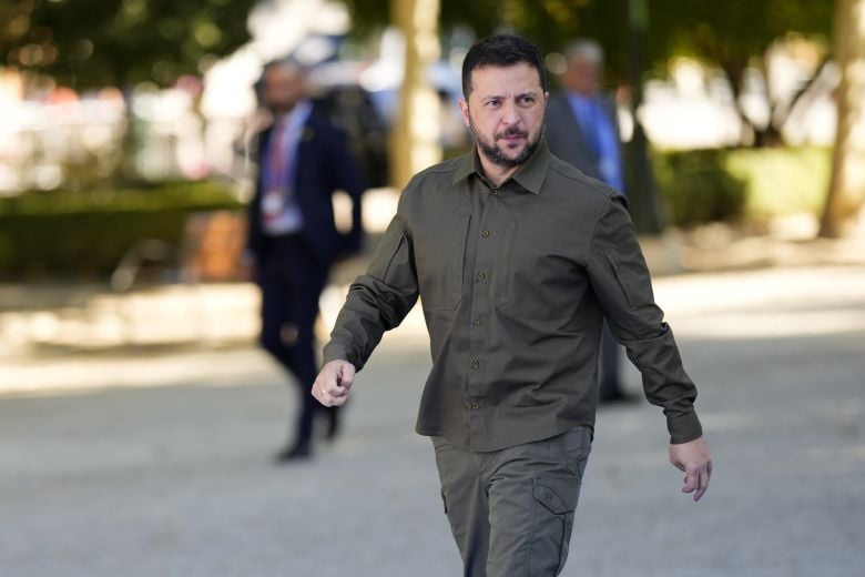 Ζελένσκι: Η Ουκρανία θέλει να εξασφαλίσει τουλάχιστον 1 δισ. δολάρια μηνιαίως για αγορές όπλων από τις ΗΠΑ