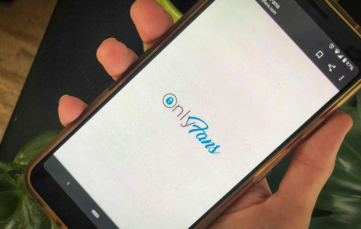 Η σπάνια γυναικολογική πάθηση που έγινε… χρυσή ευκαιρία στο OnlyFans – Κερδίζει πάνω από €170.000 τον μήνα