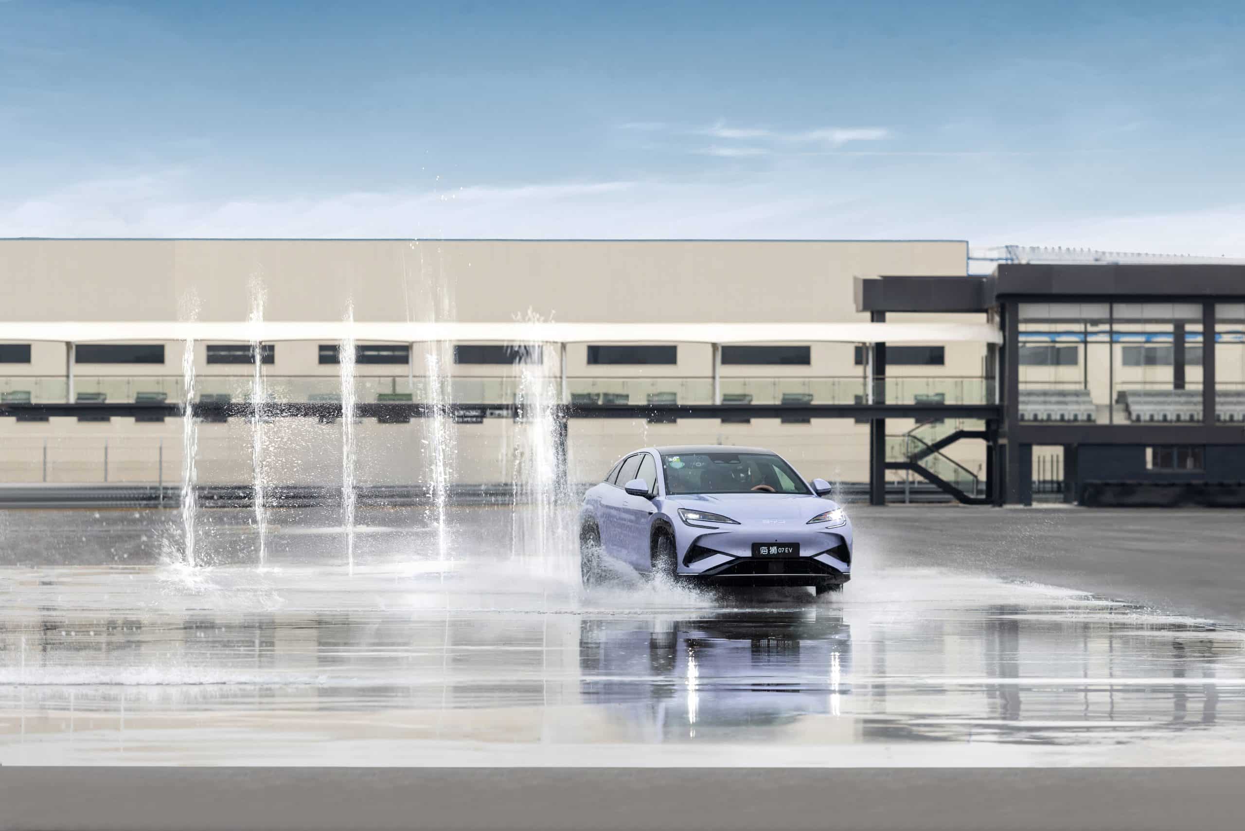 Η BYD εγκαινιάζει την πρώτη στην Κίνα πίστα παντός εδάφους για οχήματα NEV